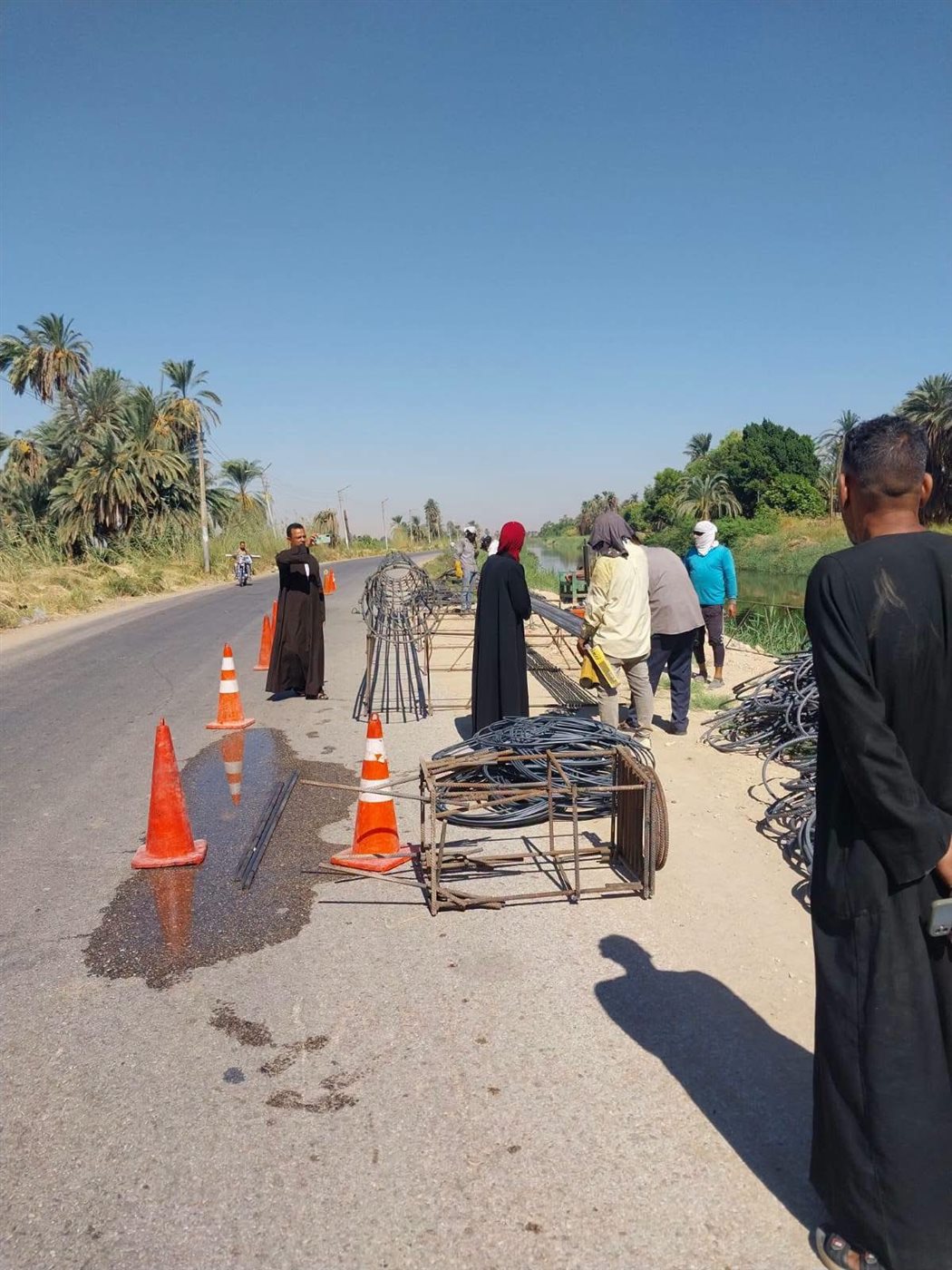 بدء أعمال الخوازيق الخرسانية لدعم ومعالجة الطريق الغربي السريع بإسنا جنوب الأقصر