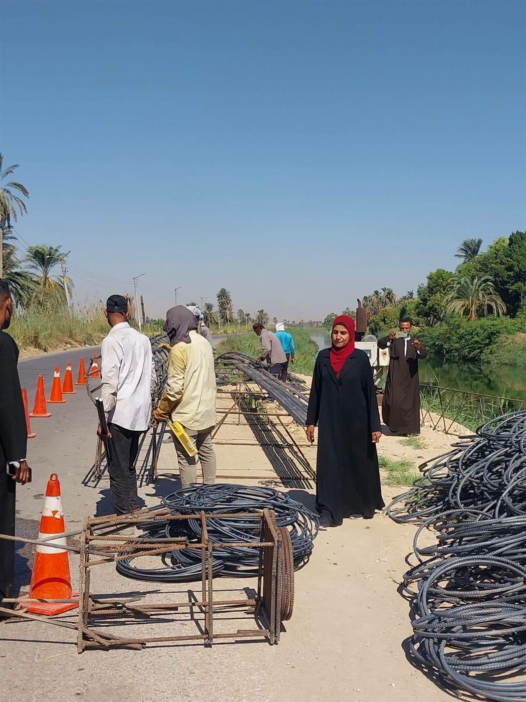 بدء أعمال الخوازيق الخرسانية لدعم ومعالجة الطريق الغربي السريع بإسنا جنوب الأقصر