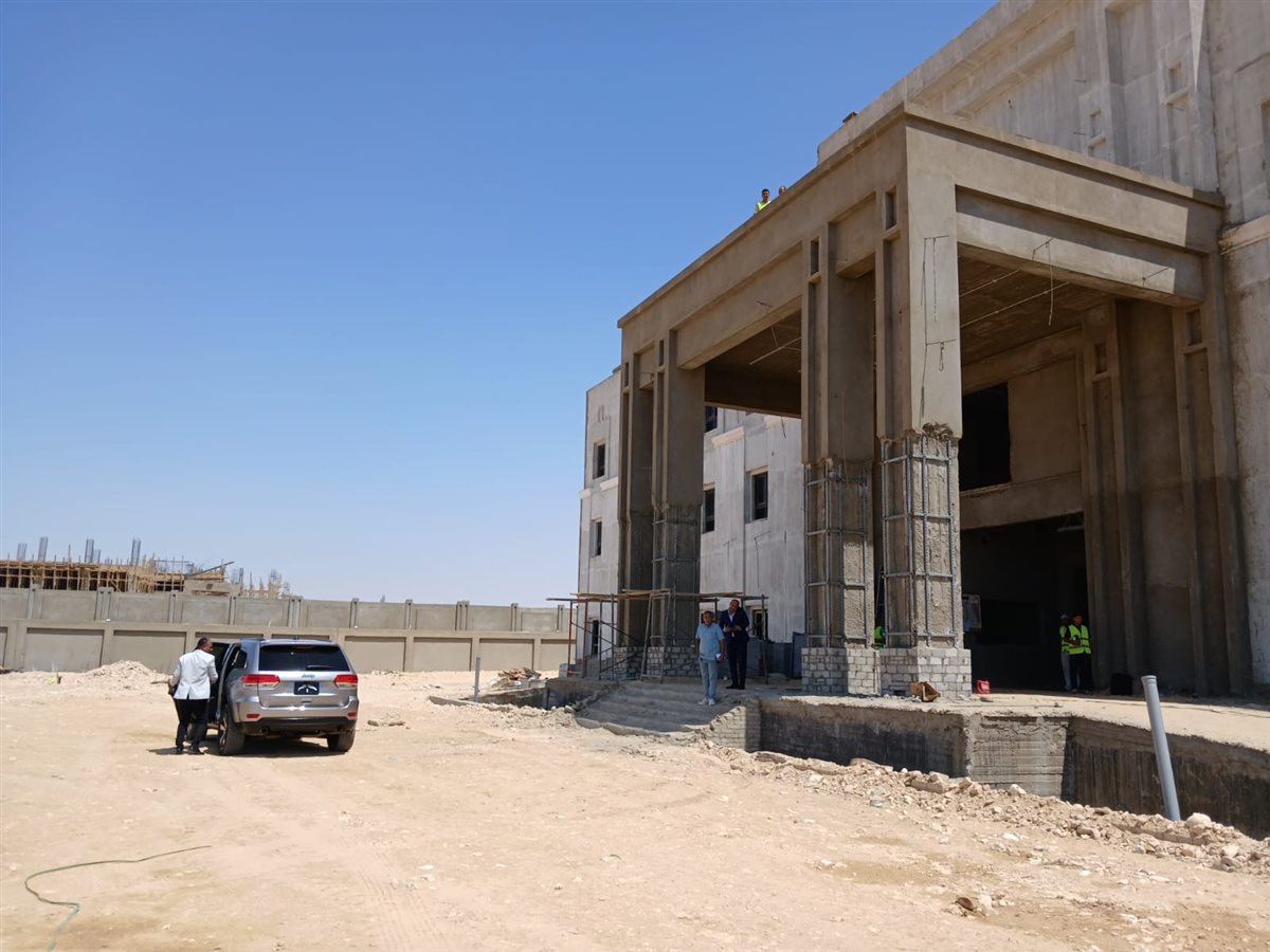 محافظ الأقصر يتابع مشروع مستشفى القرنة المركزي الجديد بعد بلوغه 70%