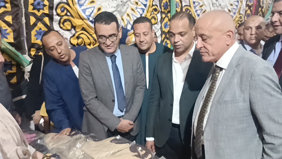 محافظ الأقصر يفتتح معارض أهلا مدارس بتخفيضات 40%