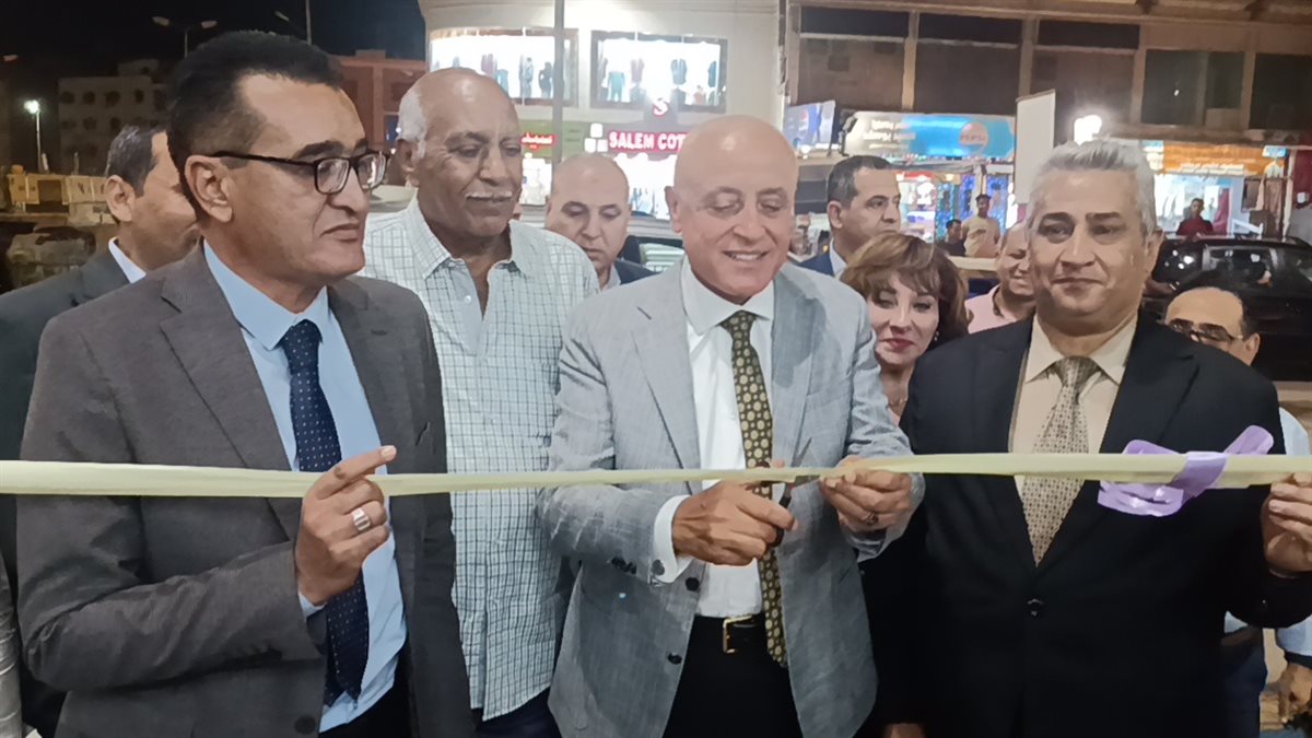 محافظ الأقصر يفتتح معارض أهلا مدارس بتخفيضات 40%