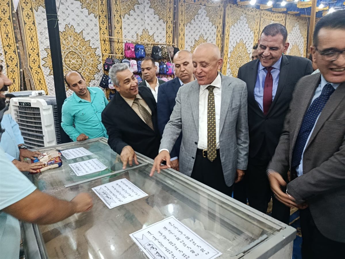 محافظ الأقصر يفتتح معارض أهلا مدارس بتخفيضات 40%