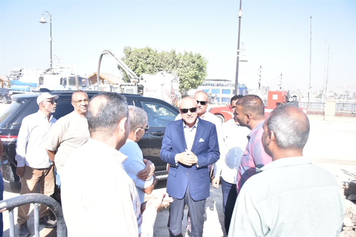 محافظ الأقصر يتابع انطلاق أعمال الرصف