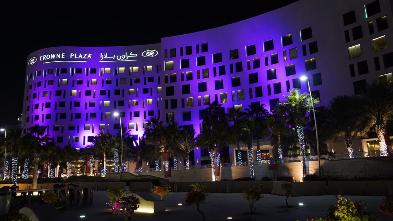 اللون النبفسجي يزني المباني 