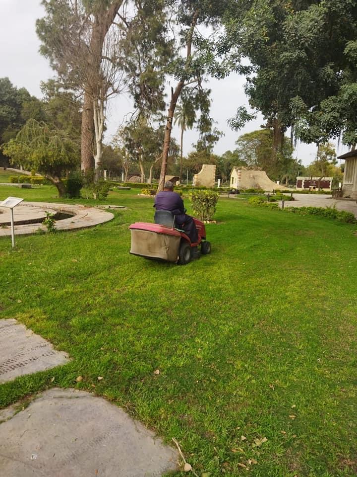 AEC42E37-ABA0-4657-8A7F-280156E8F959