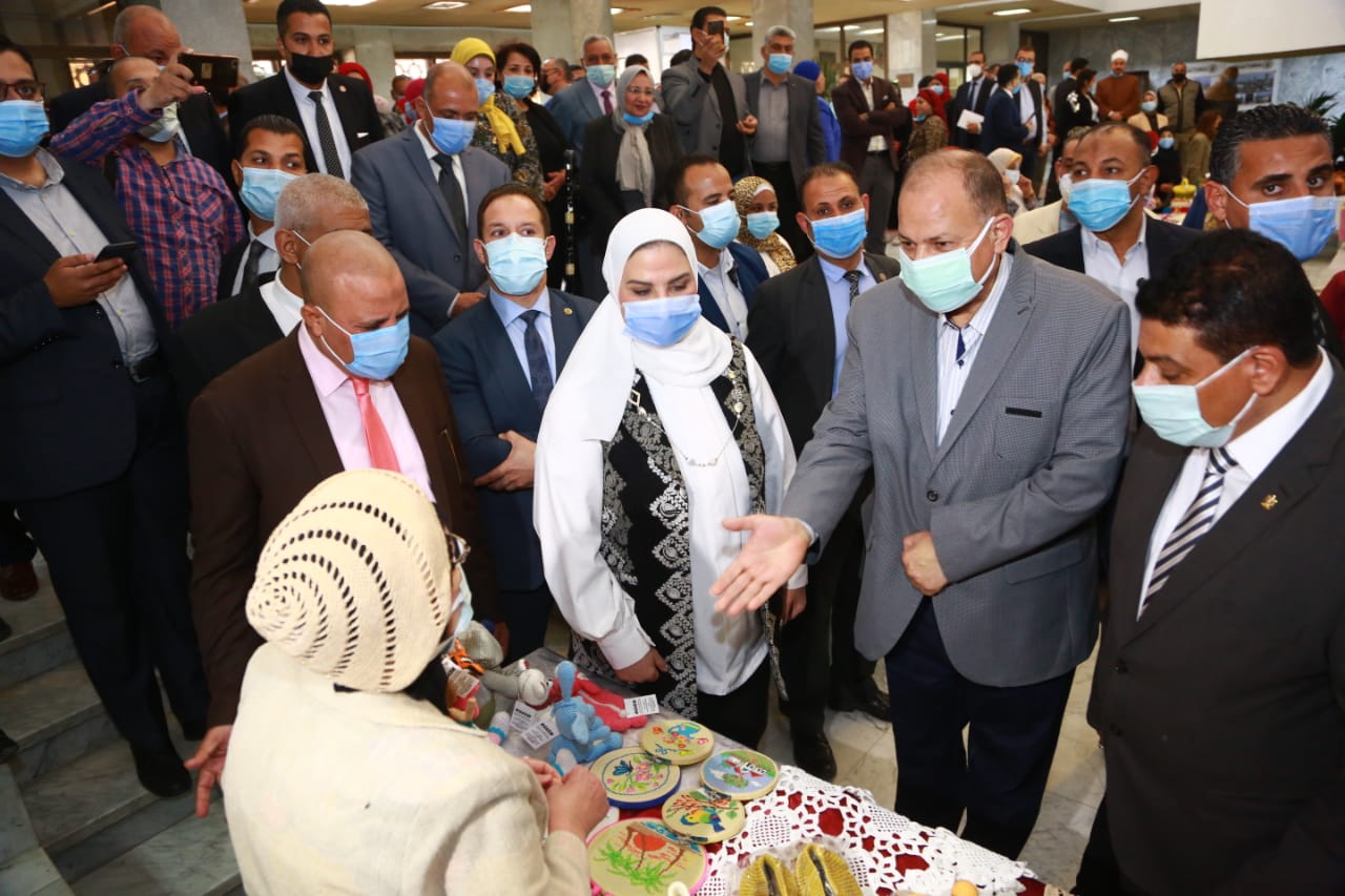 وزيرة التضامن الاجتماعي أثناء الجولة