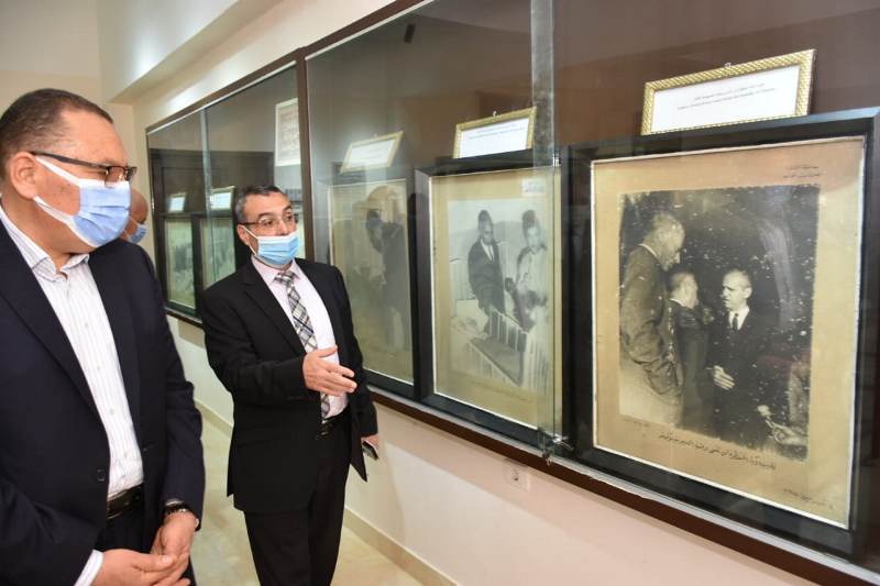 محافظ الشرقية يضع إكليلاً من الزهور على النصب التذكاري لشهداء 7