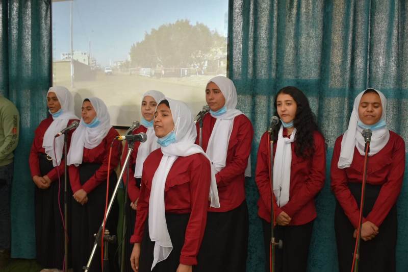 محافظ الشرقية يضع إكليلاً من الزهور على النصب التذكاري لشهداء 1