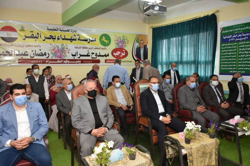 محافظ الشرقية يضع إكليلاً من الزهور على النصب التذكاري لشهداء 3