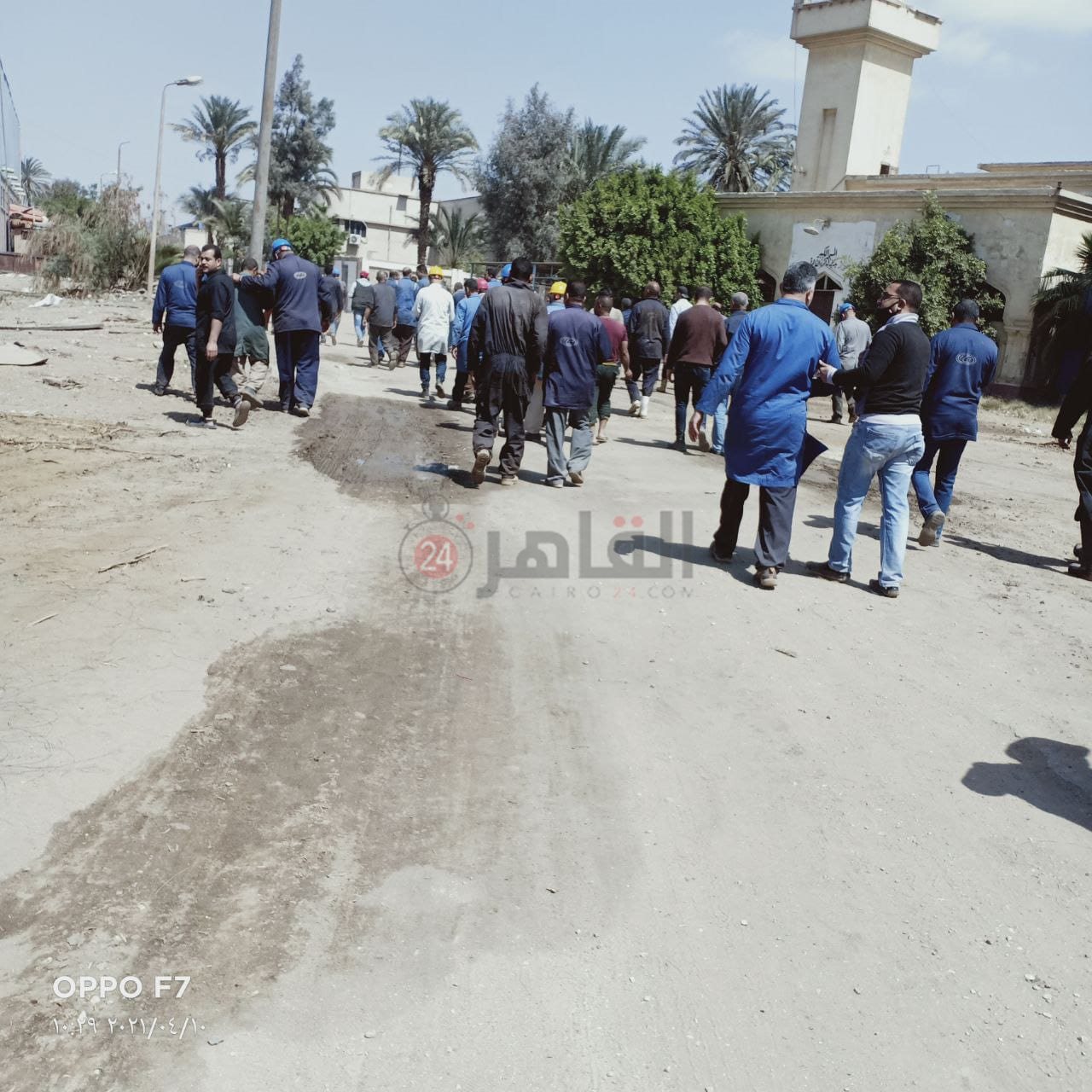 عمال السكة الحديد داخل ورش الفرز3