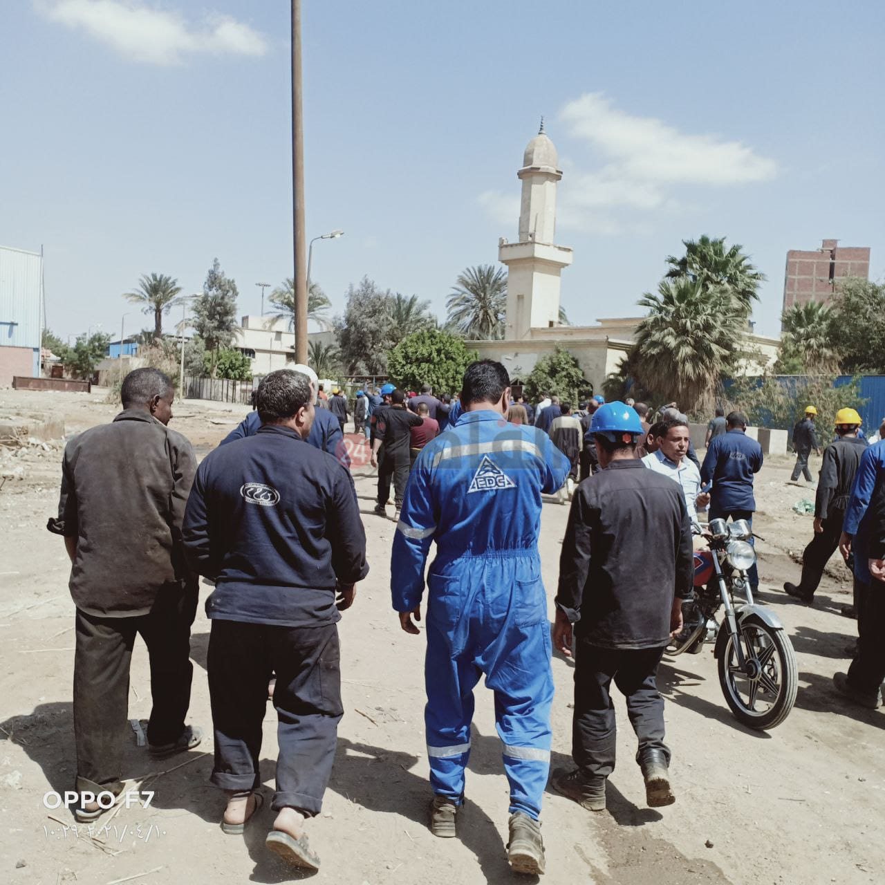 عمال السكة الحديد داخل ورش الفرز2