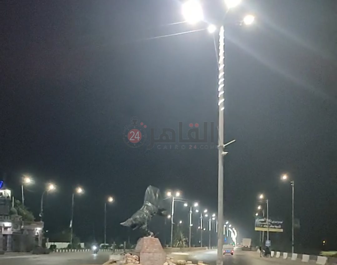 تغليف تمثال الحصان استعدادًا لافتتاحه بصورة رسمية 01