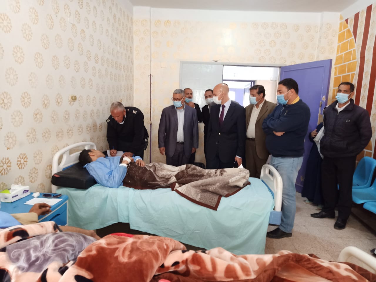 وكيل وزارة الصحة يطمئن على مصابي حادث قطار منيا القمح