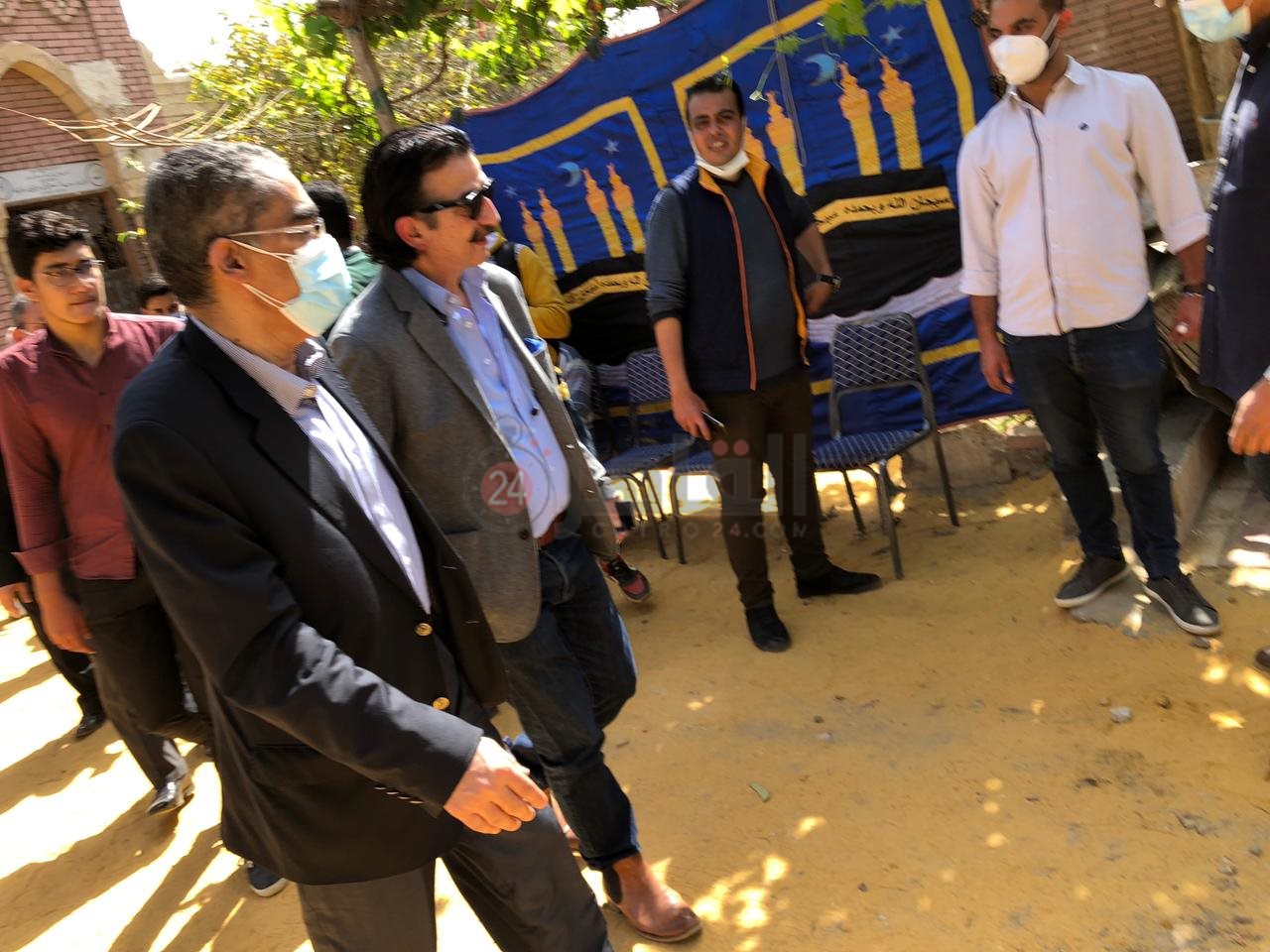 دفن جثمان مكرم محمد أحمد (4)