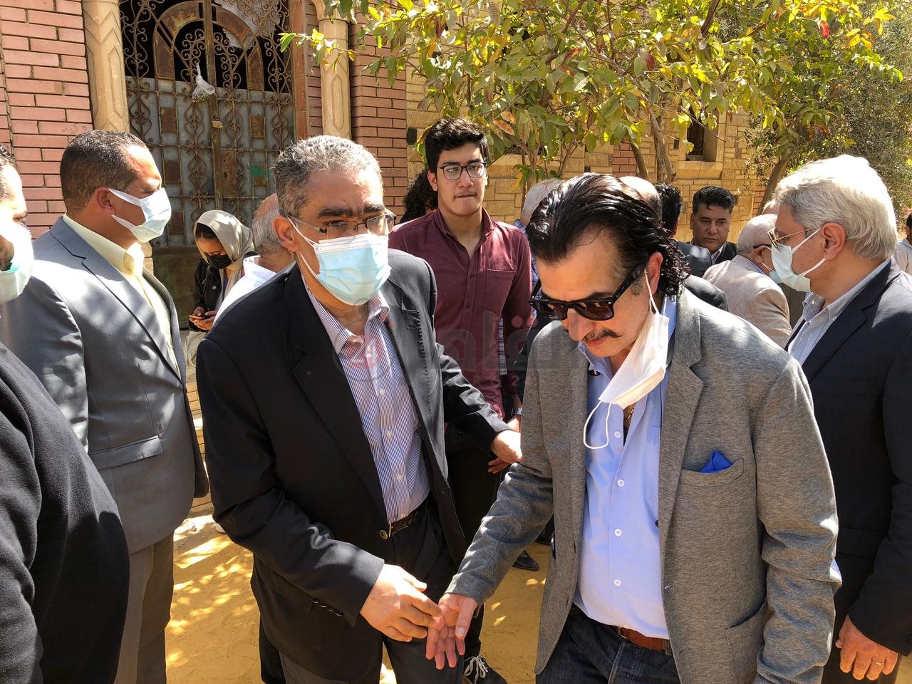 دفن جثمان مكرم محمد أحمد (6)