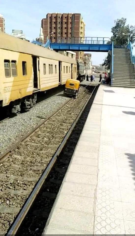 توك توك في محطة قطارات فاقوس 07