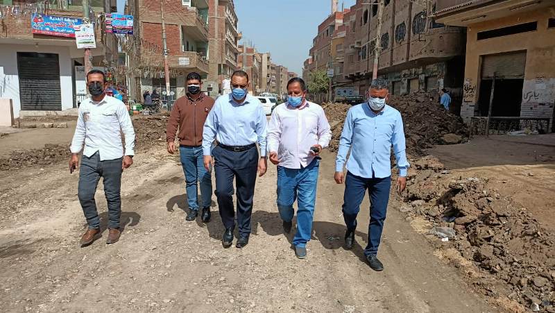 متابعة أعمال رضف الطرق بمشتول السوق 01