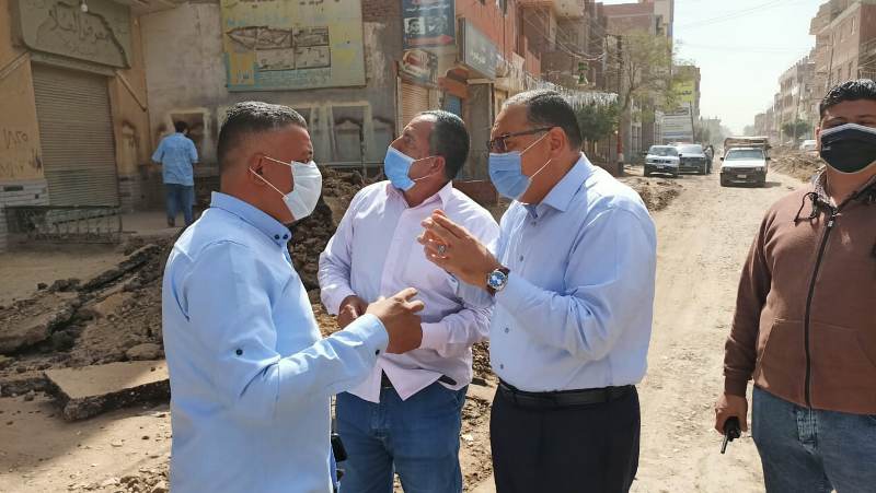 متابعة أعمال رضف الطرق بمشتول السوق 03