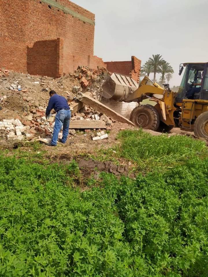 جانب من إزالة التعديات على الأراضي الزراعية