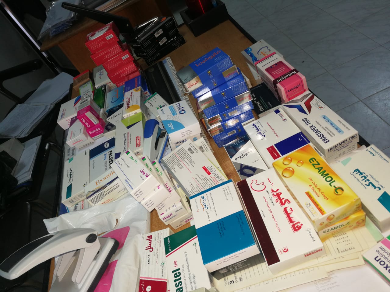 ضبط مكان يعمل كصيدلية بدون ترخيص في الفيوم