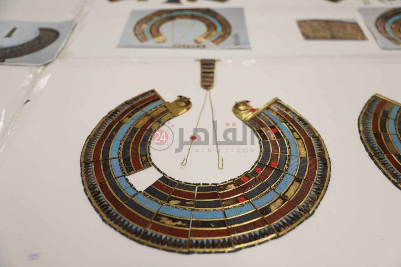 ترميم قلادات توت عنخ آمون 5