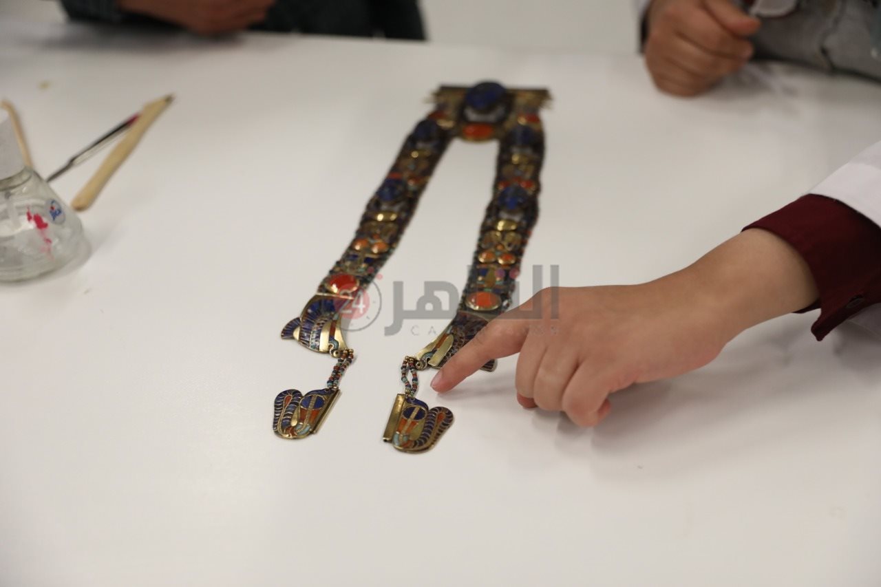 قلادة توت عنخ آمون 2