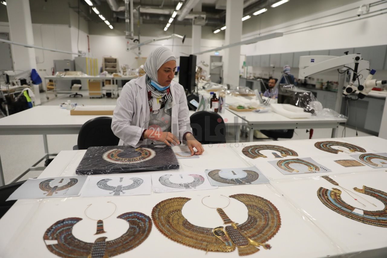 قلادة توت عنخ آمون 3