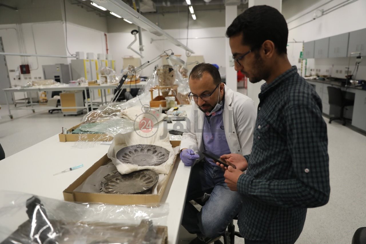 طبقين من الفضة 1