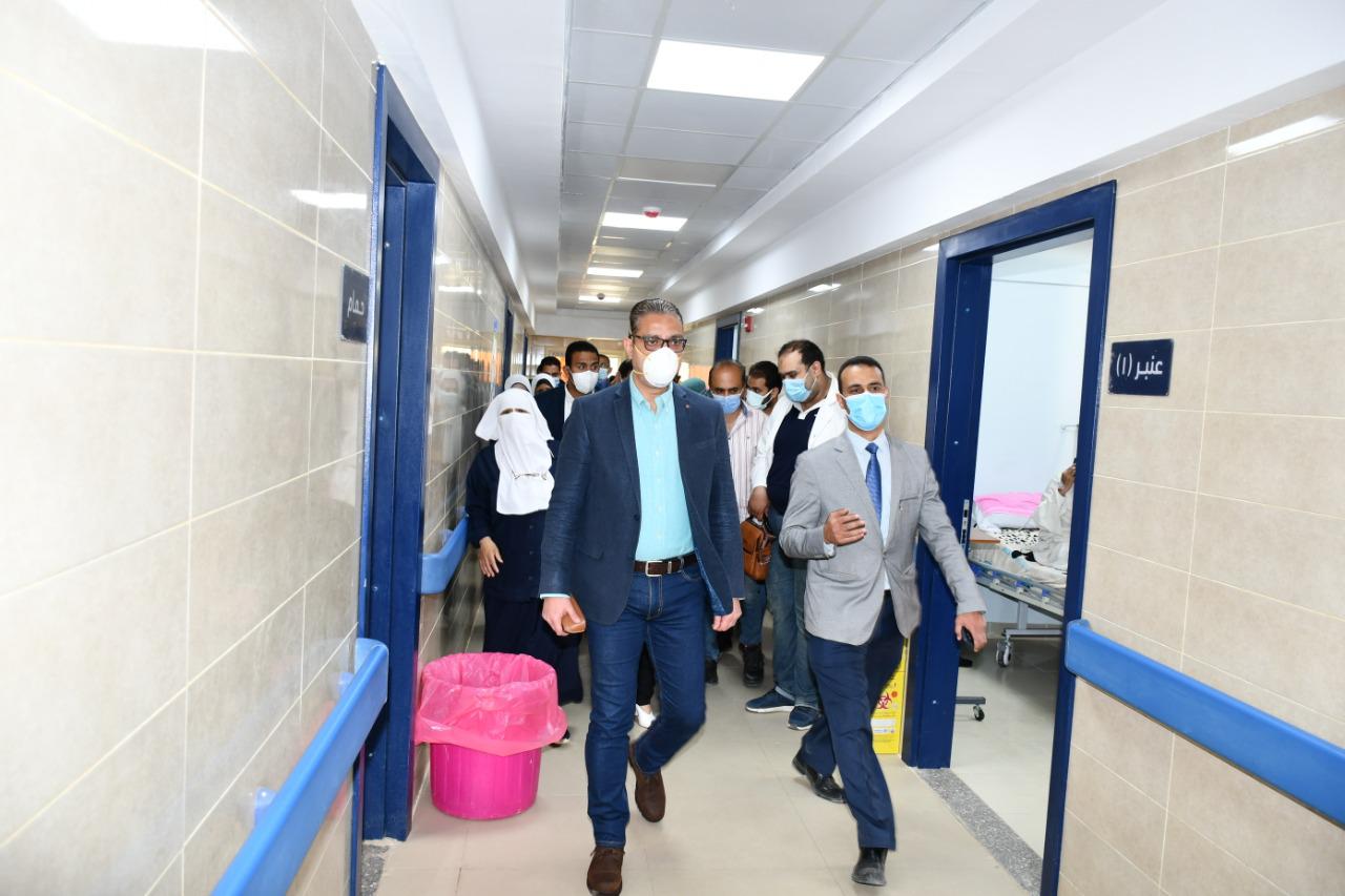 محافظ الفيوم يزور مصابي كورونا