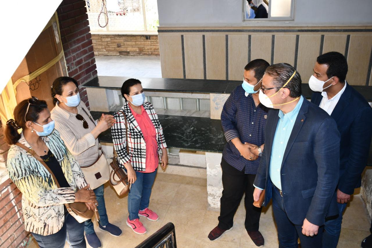 محافظ الفيوم يزور مصابي كورونا