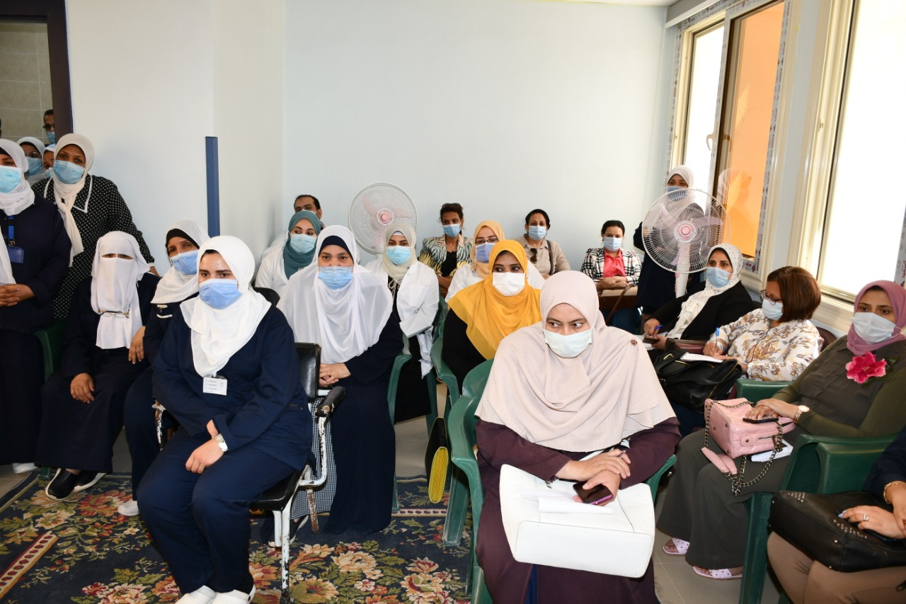 محافظ الفيوم يزور مصابي كورونا