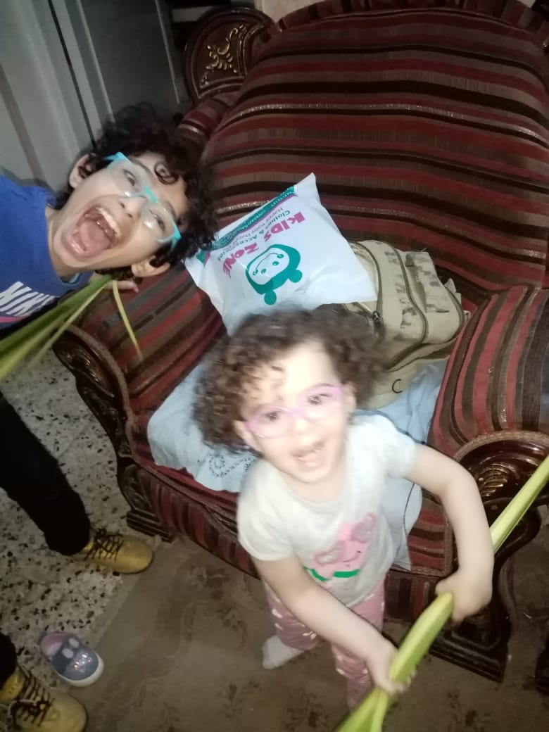 الأطفال يحتفلون بعيد حد السعف