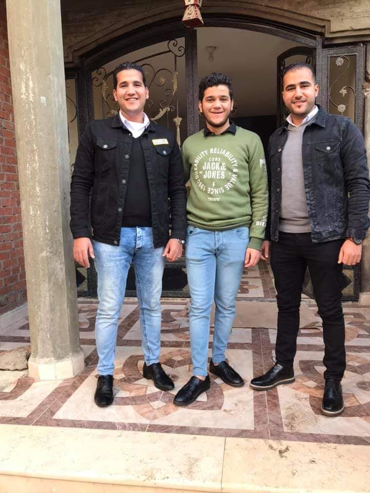 طه واصدقائه