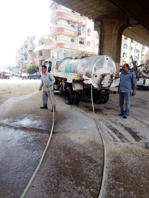 رش وتعقيم شوارع الزقازيق بالشرقية