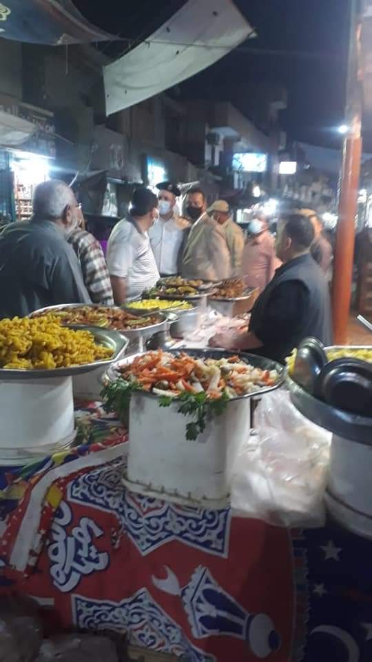 حملة ليلية بالفيوم على المطاعم والمحال التجارية