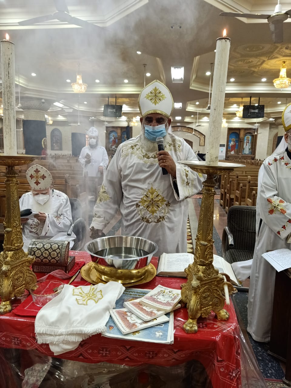 كنائس مطرانية الأقباط الأرثوذكس بالفيوم تحتفل بخميس العهد