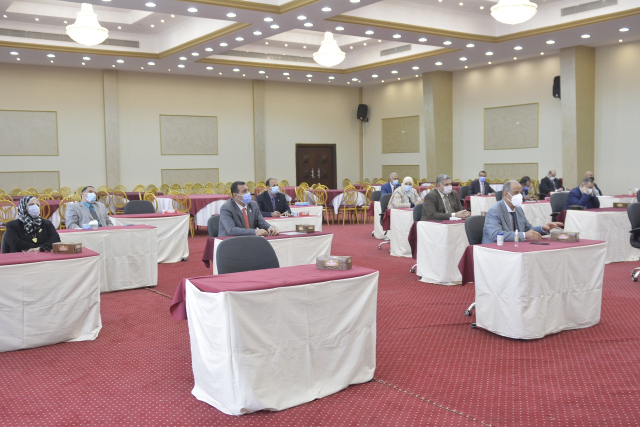 انعقاد مجلس جامعة الفيوم رقم 185