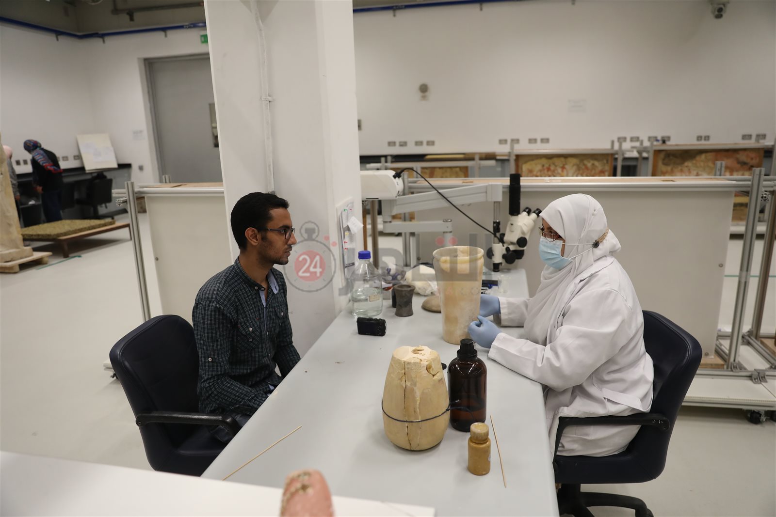 ترميم الألباستر في المتحف المصري الكبير  (3)