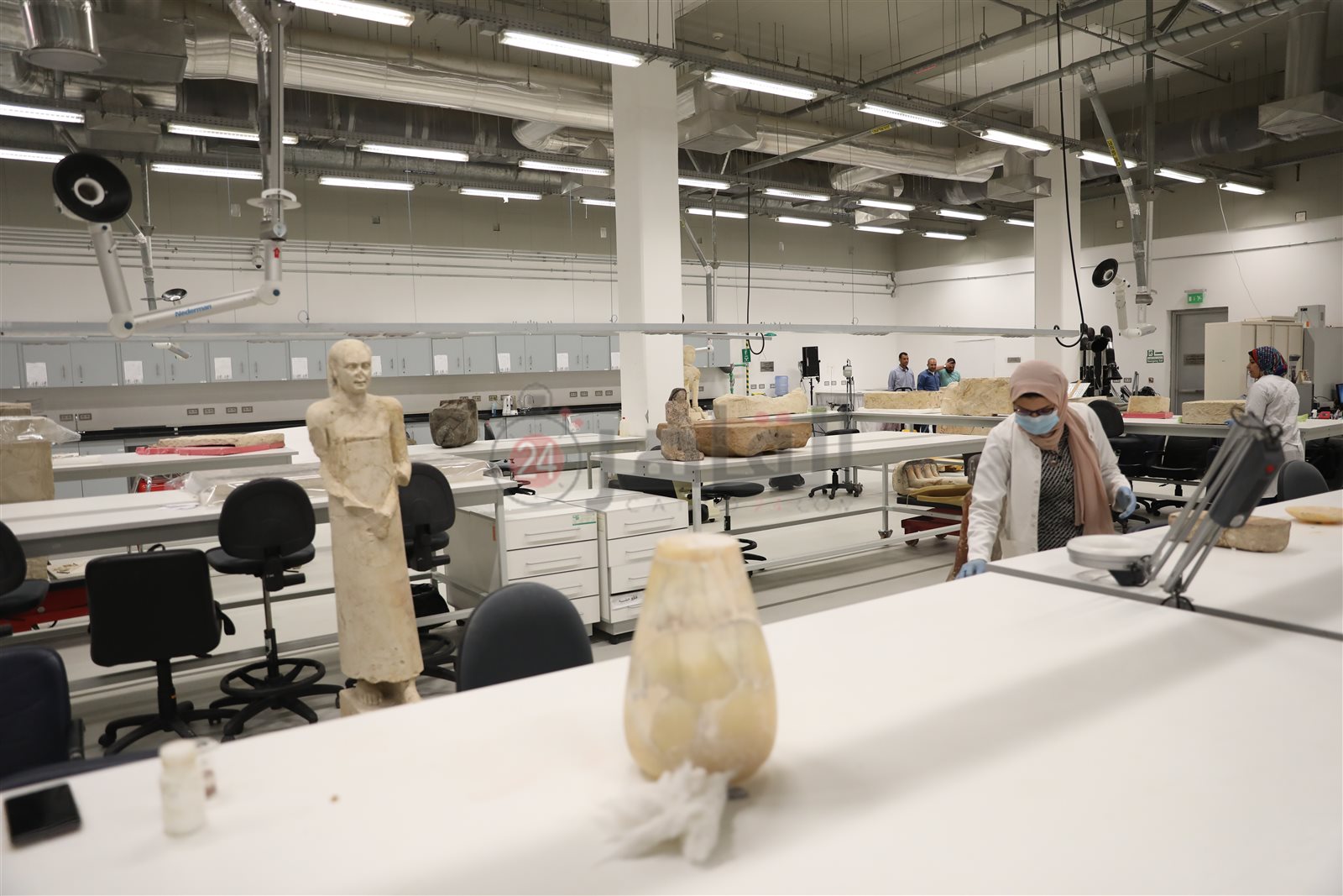 ترميم الألباستر في المتحف المصري الكبير  (8)