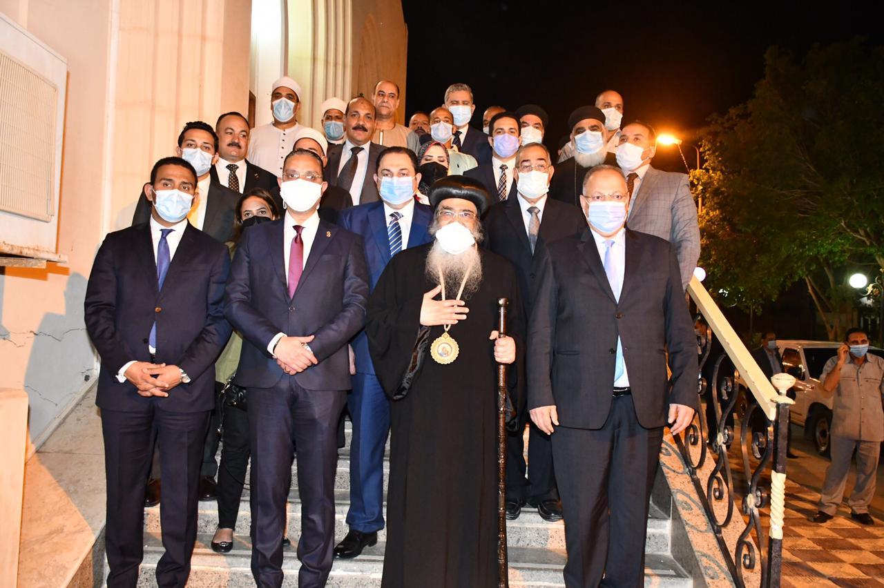 محافظ الفيوم ومدير الأمن في زيارة لدير العزب