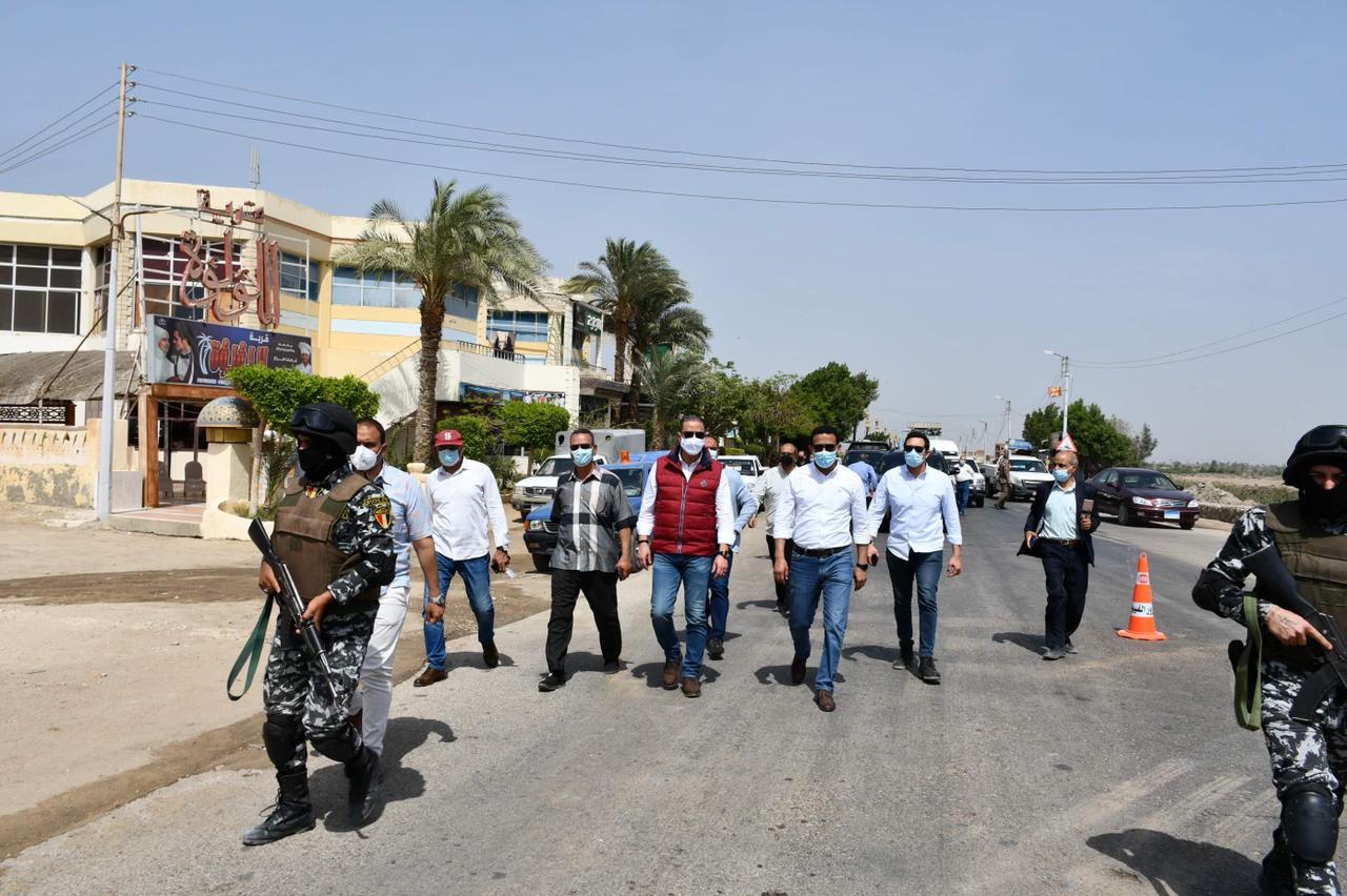 جولة لمحافظ الفيوم للتأكد من قرارات غلق الأندية والمحميات في شم النسيم