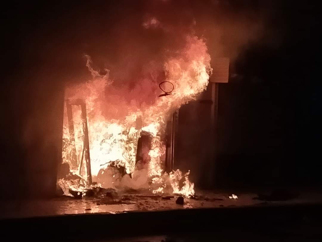 حريق بمحل تحف في العاشر من رمضان 05