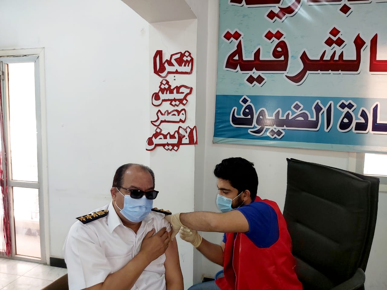 تطعيم المواطنين بلقاح كورونا في الشرقية 01