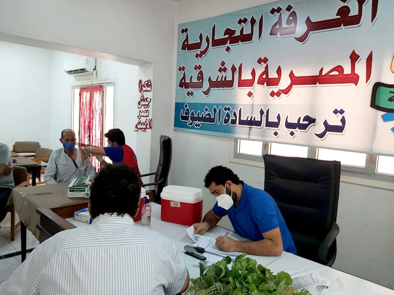 تطعيم المواطنين بلقاح كورونا في الشرقية 02