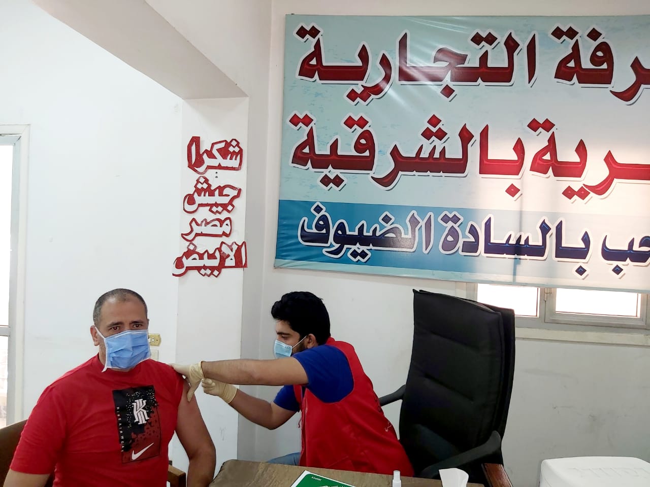 تطعيم المواطنين بلقاح كورونا في الشرقية 03