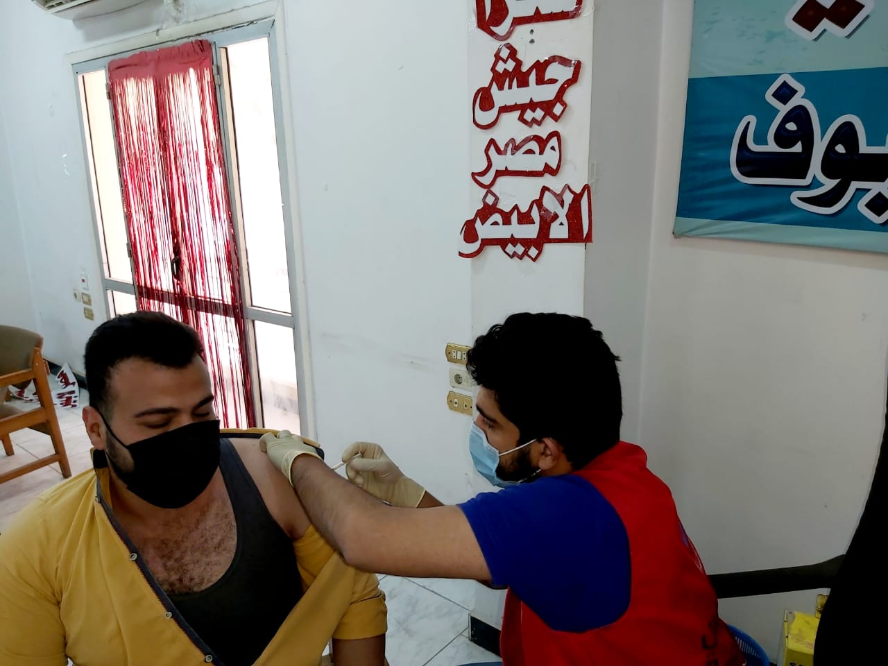 تطعيم المواطنين بلقاح كورونا في الشرقية 04