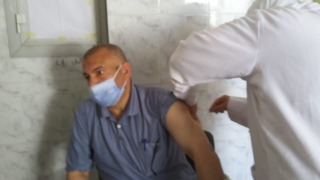 تطعيم المواطنين بلقاح كورونا في الشرقية 08