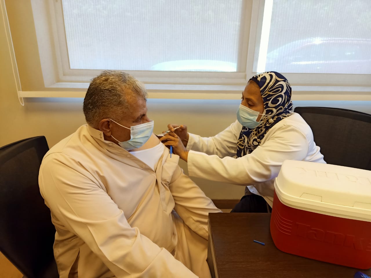 تطعيم مرضى الأورام بمركز القوات المسلحة بالشرقية بلقاح كورنا 06
