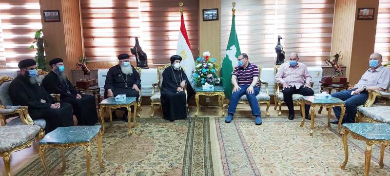 أسقف ميت غمر وبلاد الشرقية والوفد الكنسي المرافق يهنئ محافظ الشرقية بعيد الفطر 02