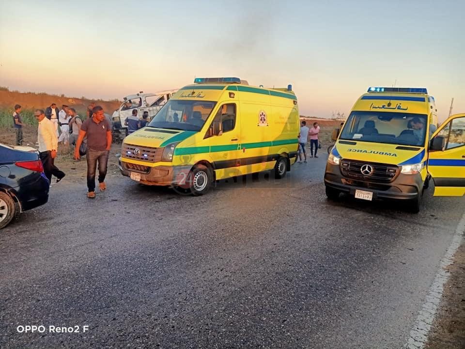 سيارات الإسعاف تنقل المصابين